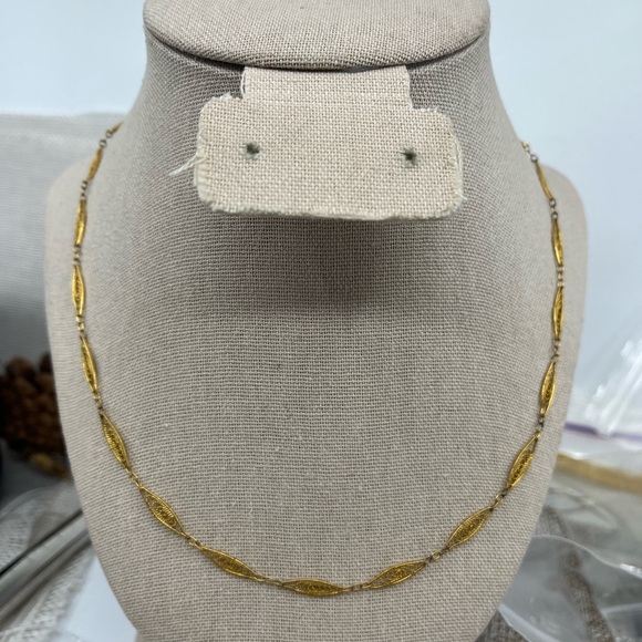 Vintage Crown Trifari Filigree Gold-Tone Necklace 18” - Picture 3 of 11